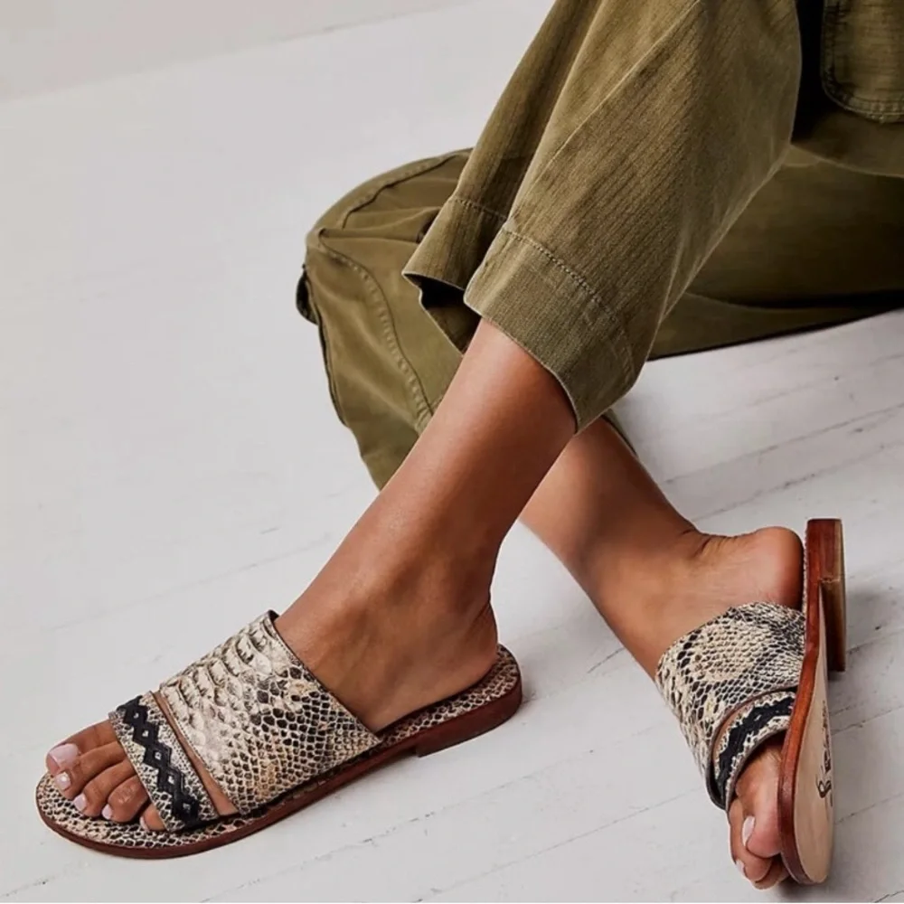 🔖 FREE PEOPLE Leather Saturday Sandal Slip on Slide on Snake Tan Black